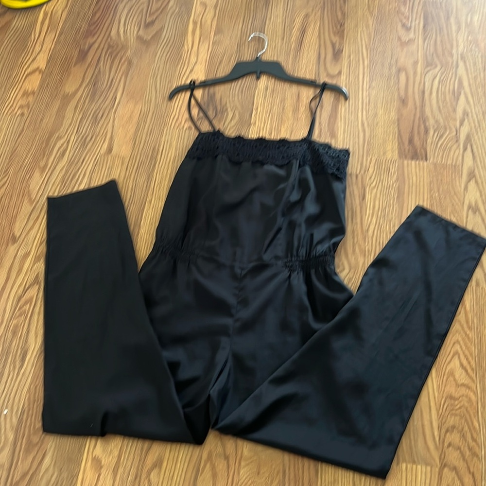 Ann Taylor jumpsuit  Romper black elastic waist pull on 1/4 zip Sz 8